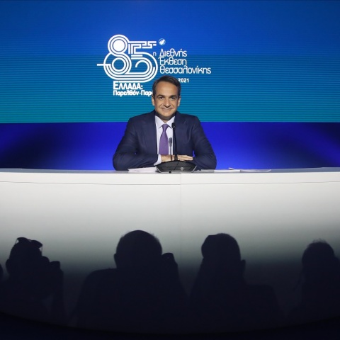 Συνέντευξη Τύπου, η οποία έρχεται σε συνέχεια των μέτρων που ανακοίνωσε το απόγευμα του Σαββάτου κατά την ομιλία του στο Βελλίδειο στην 85η ΔΕΘ, παραχωρεί αυτή την ώρα ο πρωθυπουργός