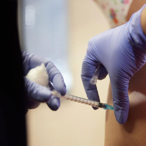 Χορήγηση εμβολίου για κορωνοϊό (ΦΩΤΟ ΑΡΧΕΙΟΥ) - Στο Περιστέρι ένας 25χρονος επιχείρησε να χρηματίσει νοσηλεύτρια για να κάνει εικονικό εμβολιασμό