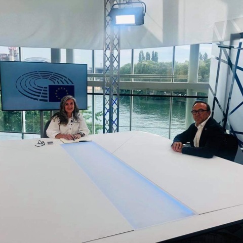 Η δημοσιογράφος Βασιλική Γραμματικογιάννη και ο Ευρωβουλευτής Πέτρος Κόκκαλης στο Ευρωκοινοβούλιο