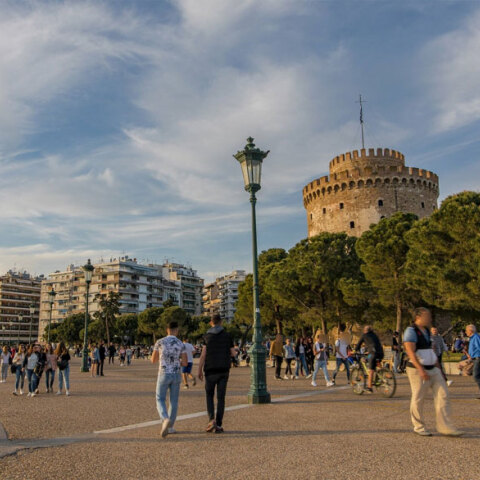 Θεσσαλονίκη: Απογευματινή βόλτα στη Νέα Παραλία (ΦΩΤΟ ΑΡΧΕΙΟΥ) - Οριακή μείωση του ιικού φορτίου στα λύματα της πόλης, ανακοίνωσε ο ΕΟΔΥ