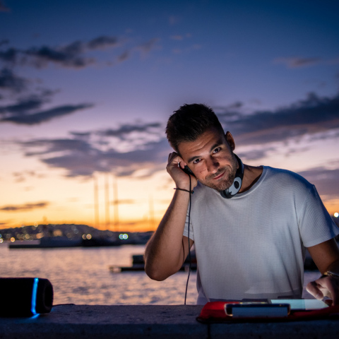 O DJ Νάσος Στουραΐτης στην πλατεία Νερού