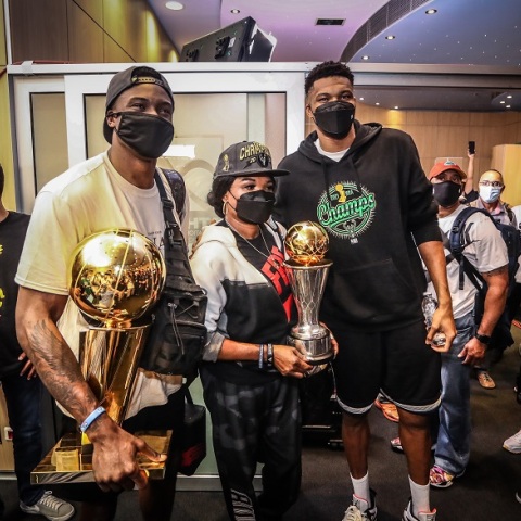 Η οικογένεια Αντετοκούνμπο