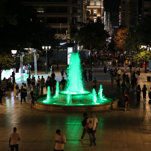 H Πλατεία Συντάγματος & η Ομόνοια «ντύθηκαν» στα πράσινα