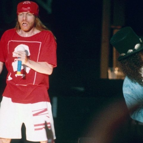 Οι Guns 'N Roses κατά τη διάρκεια συναυλίας στο Milton Keynes Bowl το 1993
