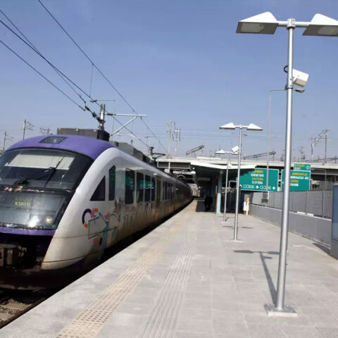 Συρμός σε σταθμό στον Προαστιακό Σιδηρόδρομο (ΦΩΤΟ ΑΡΧΕΙΟΥ) - Κανονικά τα δρομολόγια σήμερα Παρασκευή 17 Σεπτεμβρίου 2021 από και προς το αεροδρόμιο, σύμφωνα με την ΤΡΑΙΝΟΣΕ