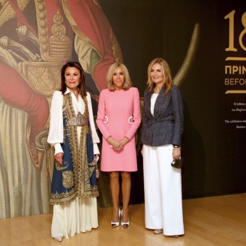 Στο Μουσείο Μπενάκη η Μπριζίτ Μακρόν συνοδευόμενη από τη Μαρέβα Γκραμπόφσκι-Μητσοτάκη και τη Γιάννα Αγγελοπούλου-Δασκαλάκη