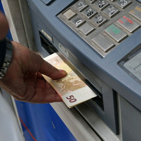 Καταβάλλονται οι συντάξεις Οκτωβρίου 2021 αυτήν την εβδομάδα, όπως και επιδόματα του ΟΑΕΔ στους δικαιούχους