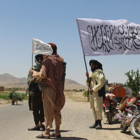 Ταλιμπάν σε σημείο ελέγχου κεντρικής οδικής αρτηρίας στο Αφγανιστάν