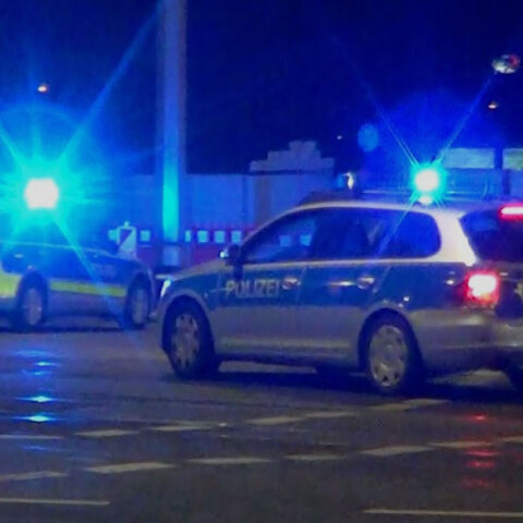 Περιπολικά της γερμανικής αστυνομίας (ΦΩΤΟ ΑΡΧΕΙΟΥ) - Ένοπλος στη Γερμανία κρατά ομήρους επιβάτες λεωφορείου