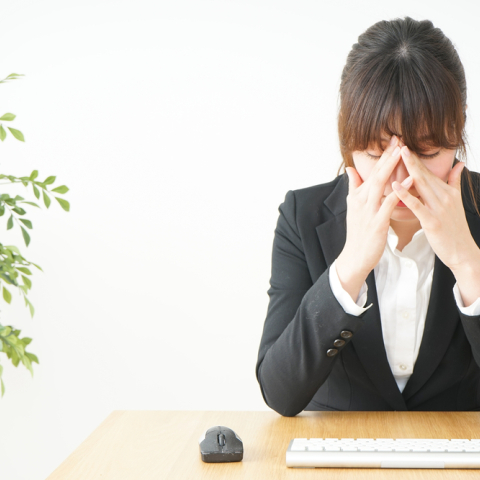 Επίμονη ξηροφθαλμία: Πού μπορεί να οφείλεται 