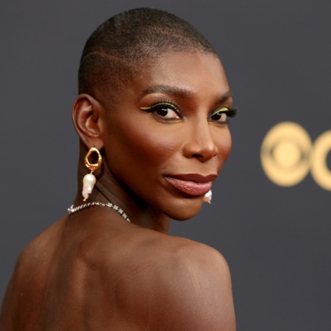 Η Μικέλα Κόελ, νικήτρια στην 73η τελετή απονομής Emmys