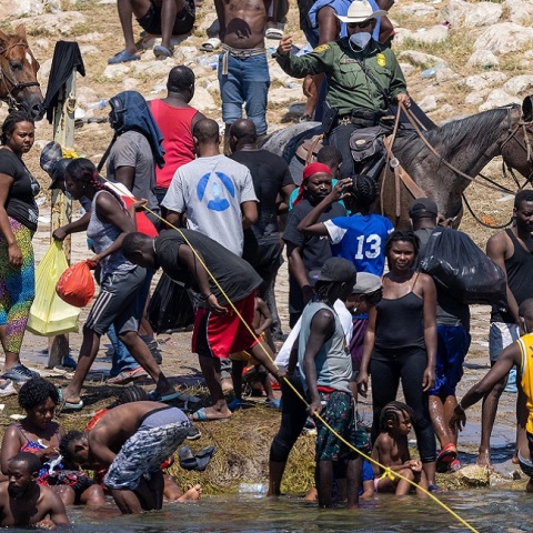 Η κυβέρνηση Μπάιντεν απελαύνει χιλιάδες Αϊτινούς