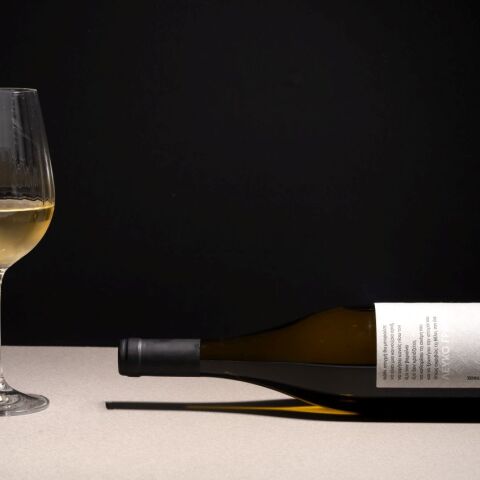 Λευκό Γράμμα: Το νέο κρασί της οινοποιίας Μπουτάρη 