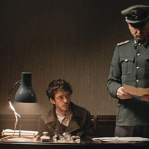 Οι Nahuel Pérez Biscayart και Lars Eidinger στην ταινία «Μαθήματα περσικών» (2020)