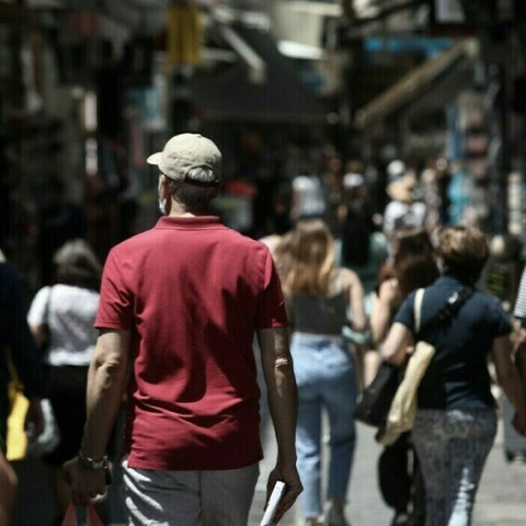 Πολίτες στο κέντρο της Αθήνας (ΦΩΤΟ ΑΡΧΕΙΟΥ) - Νέα κρούσματα από τη μετάλλαξη Δέλτα εντοπίστηκαν στην Ελλάδα