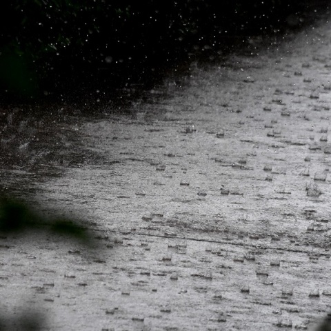 Καιρός: Ισχυρές βροχές πλήττουν την Εύβοια και τις Σποράδες 