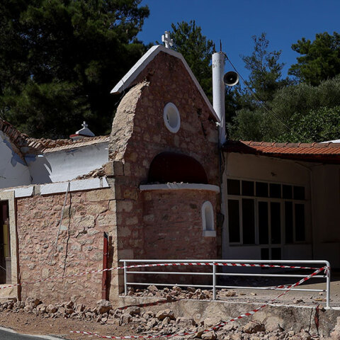 Ζημιές σε εκκλησάκι στο Ηράκλειο Κρήτης μετά τον σεισμό - Ένας 62χρονος σκοτώθηκε όταν καταπλακώθηκε μετά την κατάρρευση εκκλησίας