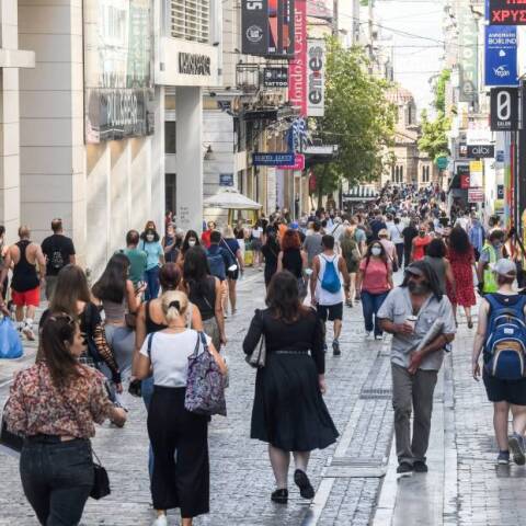 Κόσμος στην Ερμού