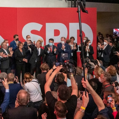 Οι σοσιαλδημοκράτες πανηγυρίζουν τη νίκη τους στις εκλογές