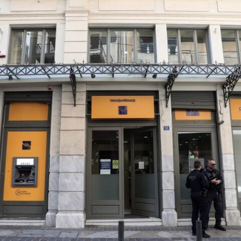 Ληστεία σε υποκατάστημα τράπεζας, στην οδό Μητροπόλεως 53, στην Αθήνα