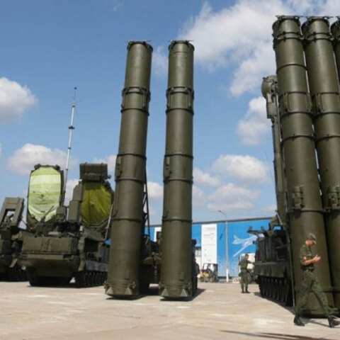 Πύραυλοι S-400 σε έκθεση οπλικών συστημάτων στη Μόσχα