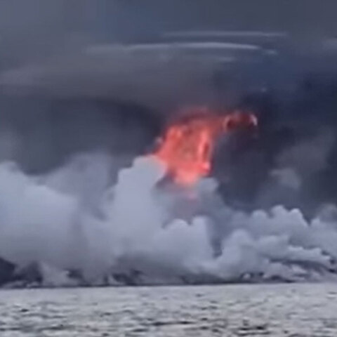 Λάβα από το ηφαίστειο στη νήσο Λα Πάλμα καταλήγει στη θάλασσα