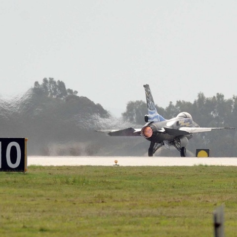 Φωτιά τώρα στο αεροδρόμιο Αράξου