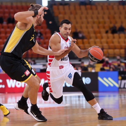 Basket League: Μεγάλη νίκη σημείωσε ο Ολυμπιακός έναντι της ΑΕΚ με σκορ 103-78, για την πρώτη αγωνιστική του πρωταθλήματος