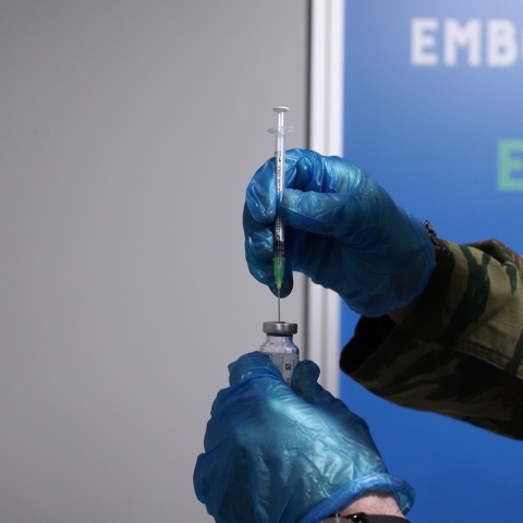 Κορωνοϊός: Όλοι οι πολίτες θα χρειαστεί να κάνουν 3η δόση του εμβολίου, σύμφωνα με την εκτίμηση της καθηγήτριας επιδημιολογίας, Θεοδώρας Ψαλτοπούλου.