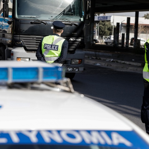 Σε έκτακτες κυκλοφοριακές ρυθμίσεις προχώρησε η αστυνομία σήμερα, Κυριακή 3/10 λόγω του ημιμαραθωνίου της Καλλιθέας – Ποιοι δρόμοι κλείνουν