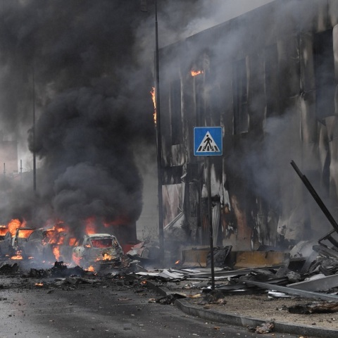 Μοιραία πτήση για τους πέντε επιβάτες και τον πιλότο ιδιωτικού αεροσκάφους, μετά από πρόσκρουση σε κτίριο στο κέντρο του Μιλάνου.