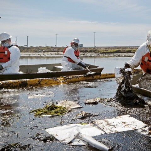 Πετρελαιοκηλίδα στην Καλιφόρνια