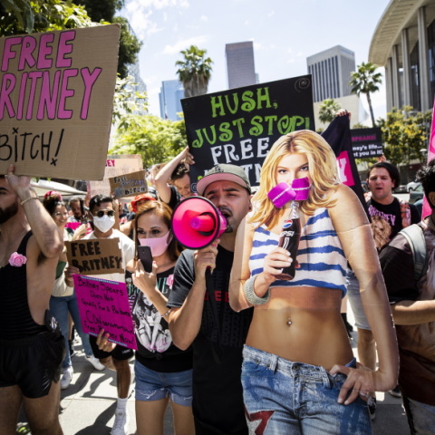 Το κίνημα #FreeBritney βρισκόταν έξω από τα δικαστήρια για πάνω από μία δεκαετία, ελπίζοντας στη δικαίωση της Britney Spears σχετικά με την κηδεμονία της περιουσίας της από τον πατέρα της.