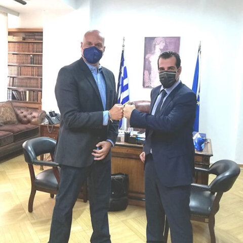 Ο Θεοκλής Ζαούτης, νέος πρόεδρος του ΕΟΔΥ, με τον υπουργό Υγείας Θάνο Πλεύρη