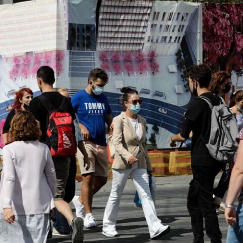 Αθήνα - Πολίτες με μάσκα