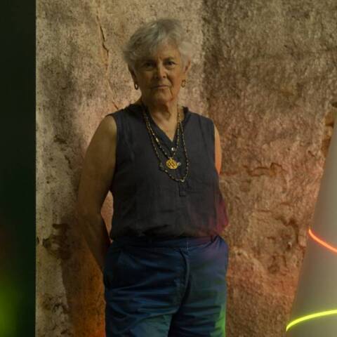 Η Λίλιαν Λιν φωτογραφημένη από τον σύζυγό της Stephen Weiss στη γκαλερί Rodeo στον Πειραιά