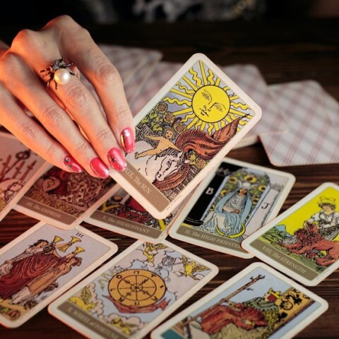 Μέντιουμ -Ταρώ