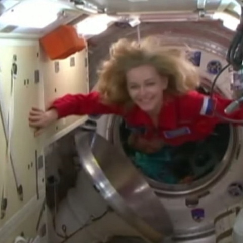 Η ταινία The Challenge θα γίνει σε συνεργασία με την Κρατική Υπηρεσία Διαστήματος της Ρωσίας και θα αποτελεί των πρώτη που γυρίζεται στο διάστημα