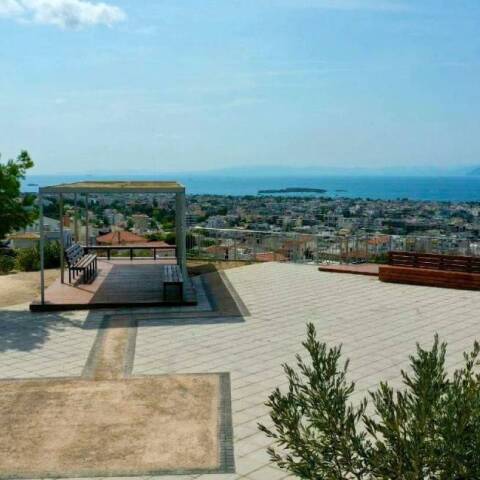 «Μπαλκόνι με θέα» στην Αιξωνή