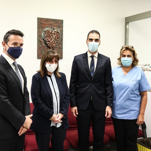 Κατερίνα Σακελλαροπούλου: Έκανε την τρίτη δόση του εμβολίου