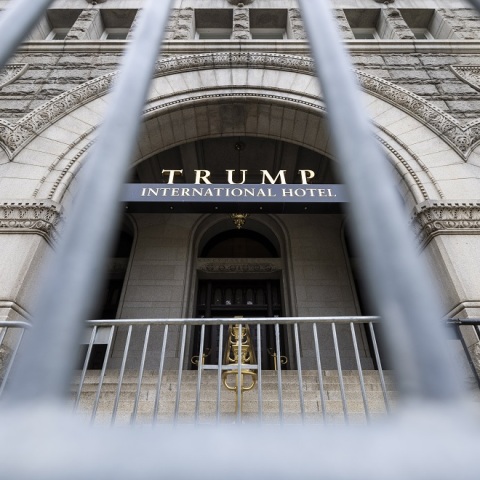 To ξενοδοχείο Trump στην Ουάσινγκτον το οποίο φέρεται να λάμβανε πληρωμές από ξένες κυβερνήσεις 