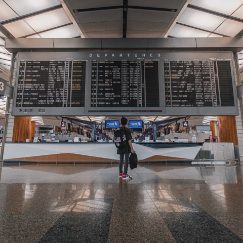 Κορωνοϊός - ΗΠΑ: Αίρονται οι περιορισμοί σε επισκέπτες που έχουν εμβολιαστεί με σκευάσματα εγκεκριμένα από τον Παγκόσμιο Οργανισμό Υγείας