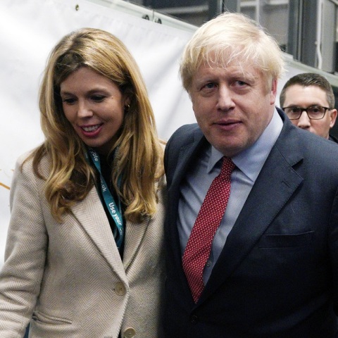 Ο Μπόρις Τζόνσον και η σύζυγος του κάνουν διακοπές στην Ισπανία