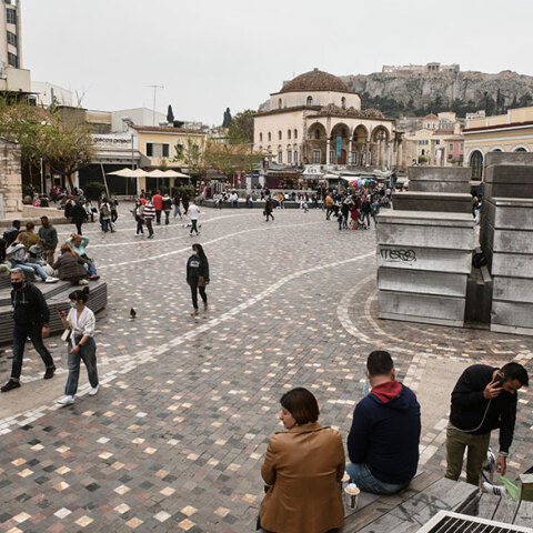 Πολίτες στο Μοναστηράκι (ΦΩΤΟ ΑΡΧΕΙΟΥ) - Τα κρούσματα σήμερα Δευτέρα 11 Οκτωβρίου 2021 ανακοίνωσε ο ΕΟΔΥ