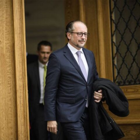 Ο Αλεξάντερ Σάλενμπεργκ, υπουργός Εξωτερικών της Αυστρίας, είναι ο επόμενος καγκελάριος μετά την παραίτηση Σεμπάστιαν Κουρτς