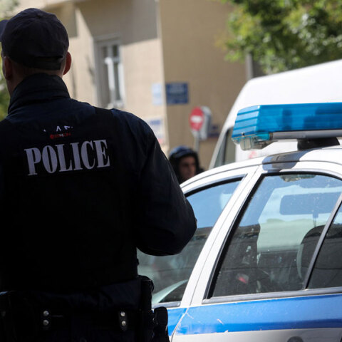 Αστυνομικός (ΦΩΤΟ ΑΡΧΕΙΟΥ) - Γονείς εγκατέλειψαν βρέφος στον Ασπρόπυργο και κλείδωσαν τέσσερα παιδιά στο πορτ μπαγκάζ οχήματος