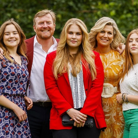 Oλλανδία: Η διάδοχος του θρόνου δεν χάνει τα βασιλικά δικαιώματά της αν παντρευτεί γυναίκα