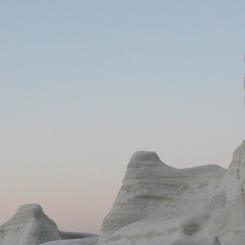 Φωτογραφία στο εξώφυλλο της συλλογής «Ποιήματα» του Ηλία Ευθυμιόπουλου (εκδ. ATHENS VOICE BOOKS)