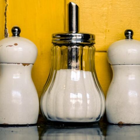 ΗΠΑ: Νέες οδηγίες εξέδωσε η FDA ώστε να μειωθεί η κατανάλωση αλατιού κατά 12% μέχρι το 2024