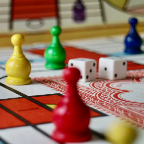 Το Πλάισιο προτείνει μία σειρά απο επιτραπέζια παιχνίδια, για τα Σαββατόβραδα στο σπίτι τώρα που χειμωνιάζει.